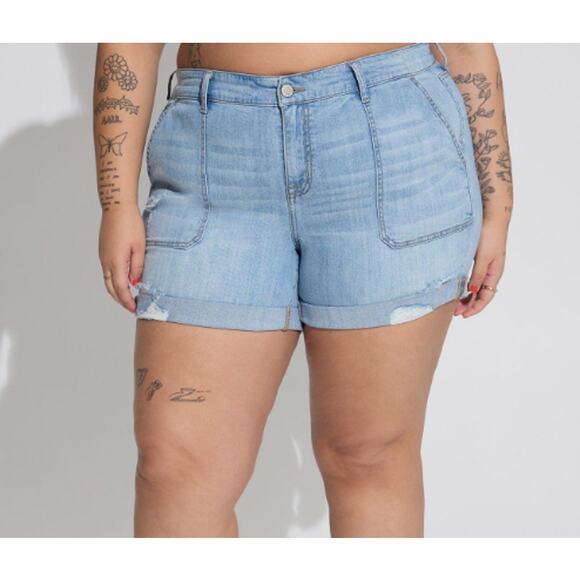 torrid Pants - Torrid Midrise 5" Vintage Stretch Shorts, Undone, NWT, Size 28